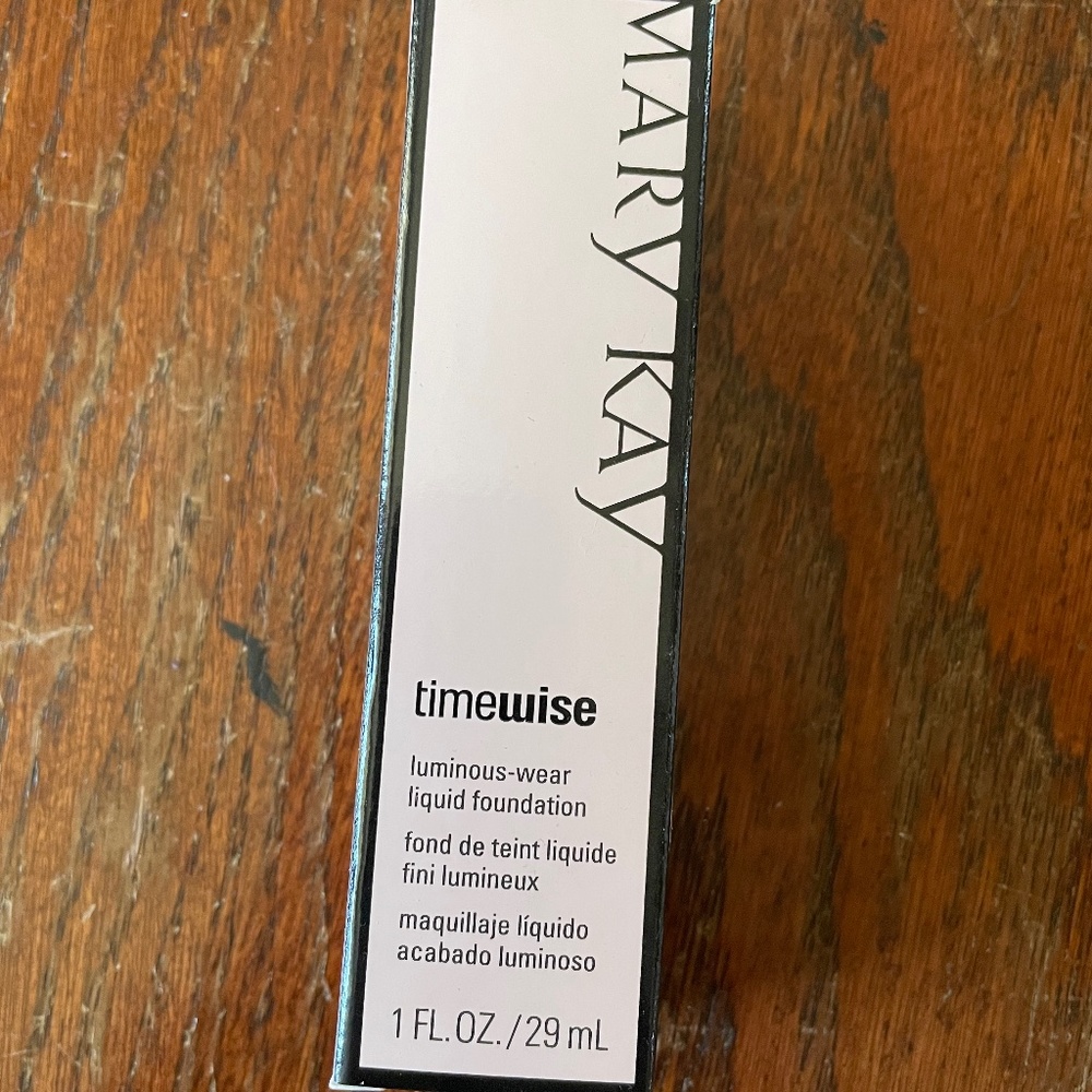 Mary Kay Luminous Wear Liquid Foundation
